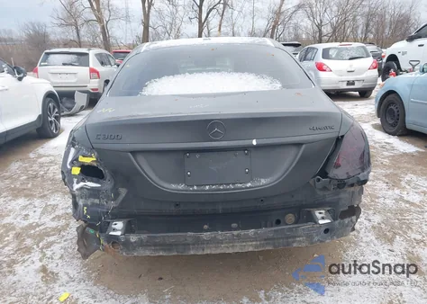 2018 Mercedes-Benz C 300 4Matic из США, поврежденный, VIN 55SWF4KB5JU254240